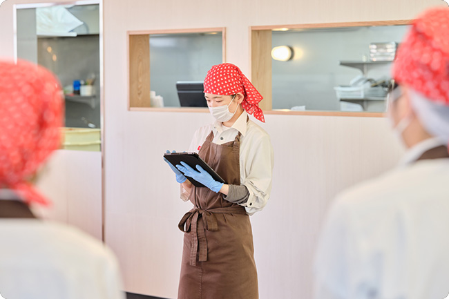 制服へ着替え・朝礼参加