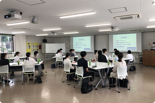 お菓子を食べながらフィードバック＆懇親会