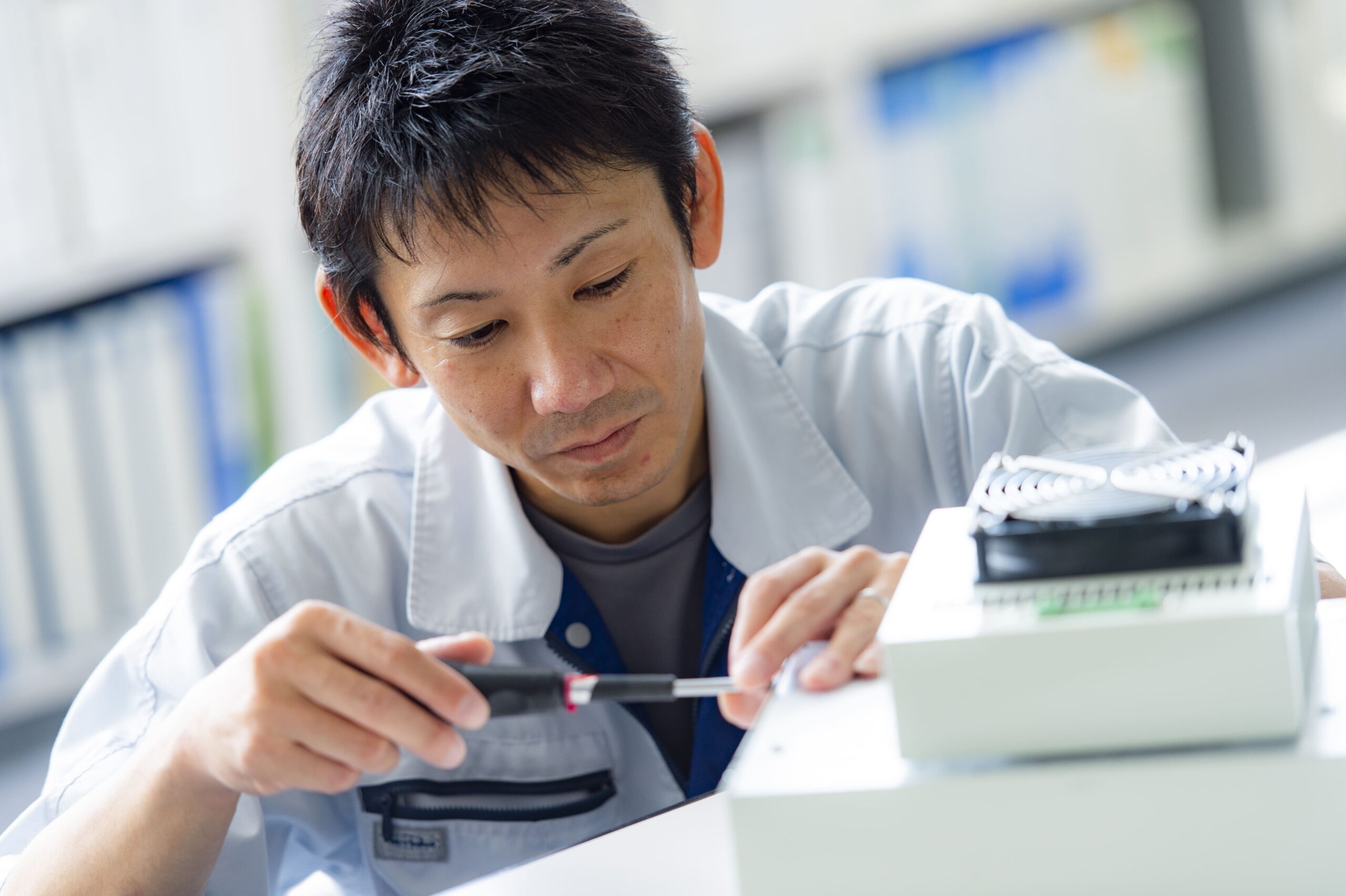 電子冷却器の組立＆評価を行う製品検証体験