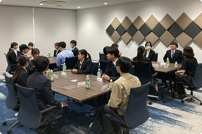 先輩社員座談会